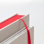Cutie de prezentare cu interior de catifea roșie pentru album digital din eco piele
