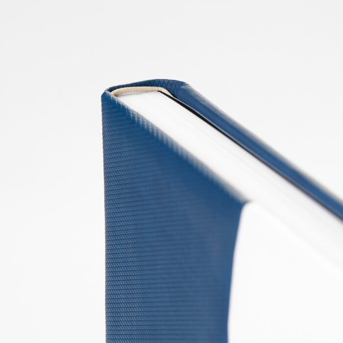 Detalle del lomo y la portada de ecopiel azul, álbum digital S-Line