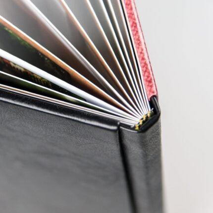 Hojas de cartón de 400 g/m² de un fotolibro de graduación, para durar y abrir en plano